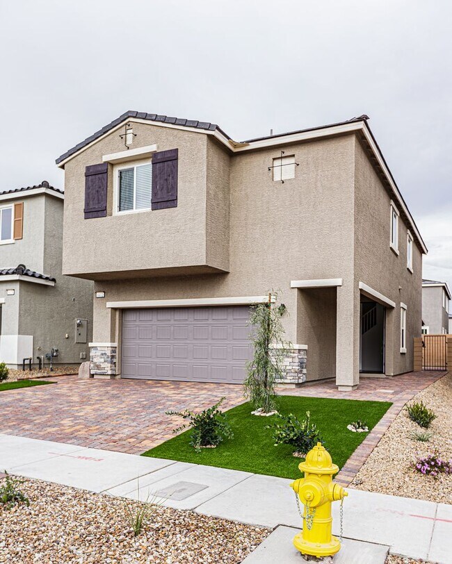 8472 W Agate Ave in Las Vegas, NV - Building Photo - Building Photo