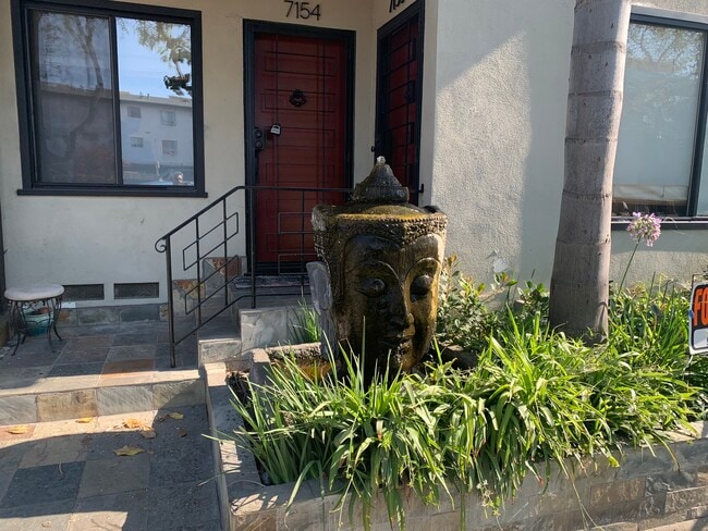 7156 Lexington Ave, Unit 7154 in West Hollywood, CA - Building Photo - Building Photo
