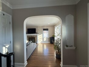 201 Sydney Ave in Malverne, NY - Building Photo - Building Photo