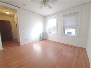 1568 Commonwealth Ave, Unit 7 in Boston, MA - Foto de edificio - Building Photo