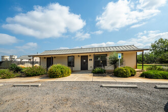 Sendero Ranch in Pearsall, TX - Foto de edificio - Building Photo