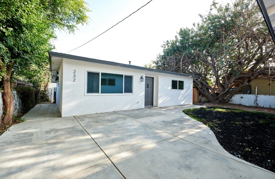 232 W 3rd St in San Dimas, CA - Building Photo