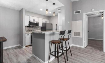 18800 Egret Bay Blvd in Houston, TX - Building Photo - Building Photo