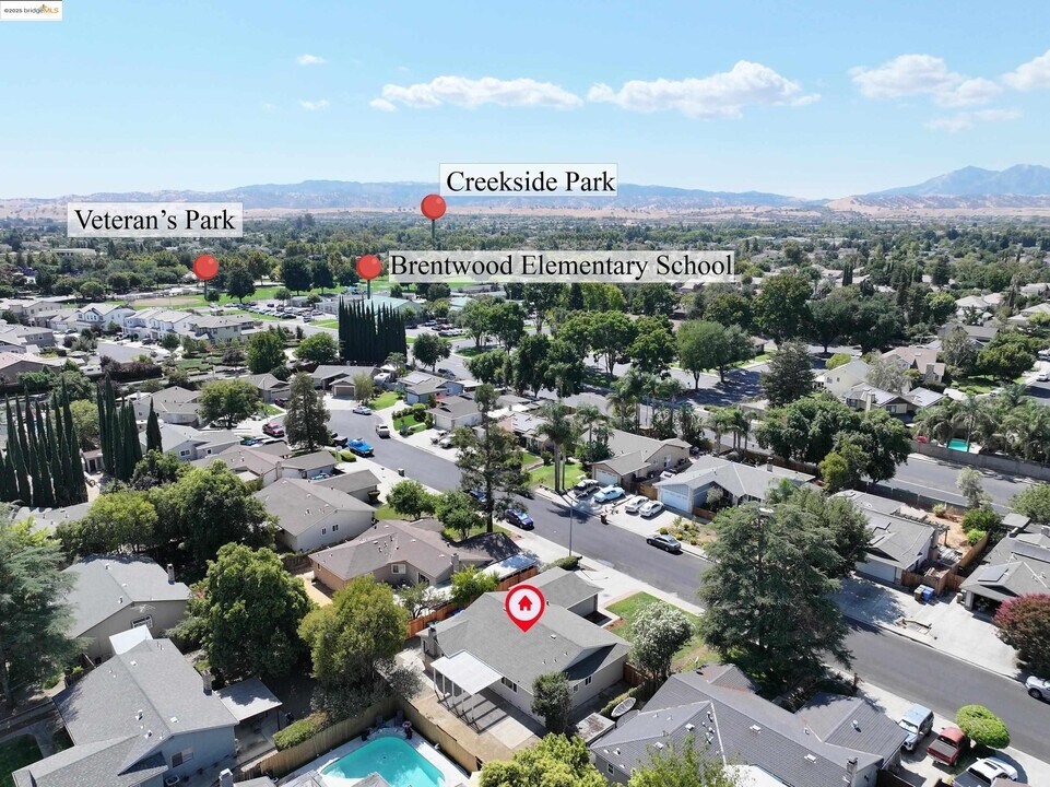 630 Heather Pl in Brentwood, CA - Building Photo