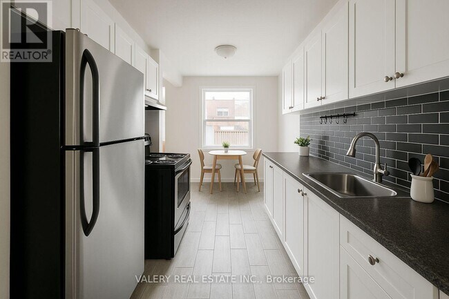 890 Jane St in Toronto, ON - Building Photo - Building Photo