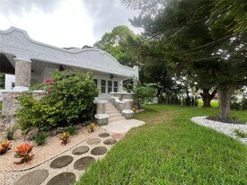 130 SW 1st Ave in Hallandale Beach, FL - Building Photo