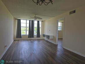 9949 Sandalfoot Blvd in Boca Raton, FL - Building Photo - Building Photo