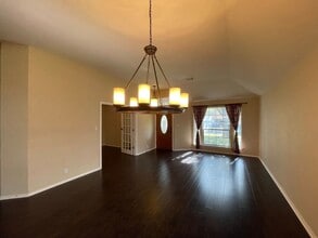 4415 Hunters Lodge Dr in Round Rock, TX - Foto de edificio - Building Photo