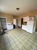 107 Heath St, Unit 3 Apartamentos