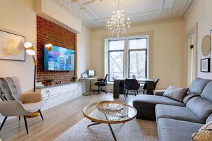 3829 QC-335 in Montréal, QC - Building Photo