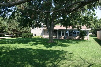 361 Sunset Dr in Beresford, SD - Building Photo - Building Photo