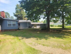 2320 GA-20 in Conyers, GA - Building Photo - Building Photo