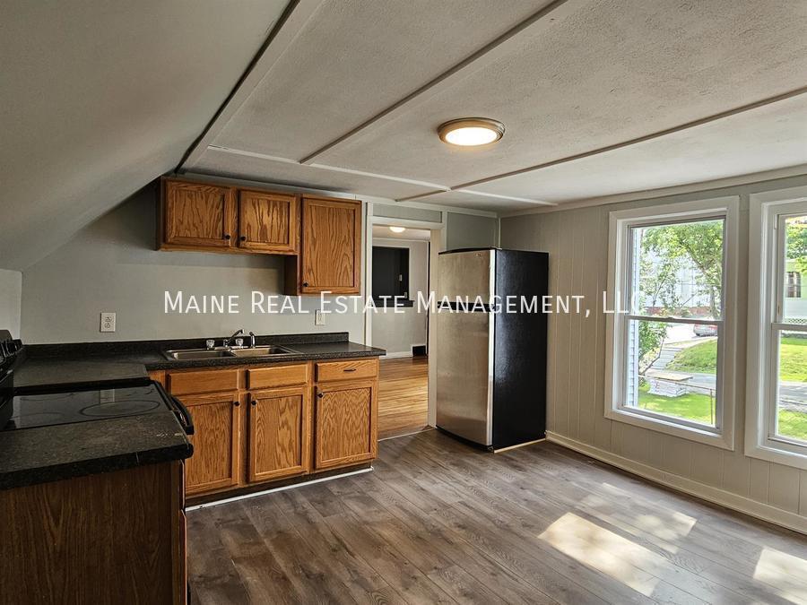 27 Elm St in Lewiston, ME - Building Photo