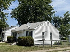 26604 Groveland St in Madison Heights, MI - Building Photo