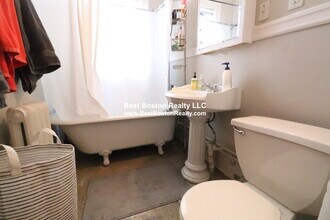 11 Story St, Unit 32 in Cambridge, MA - Building Photo - Building Photo