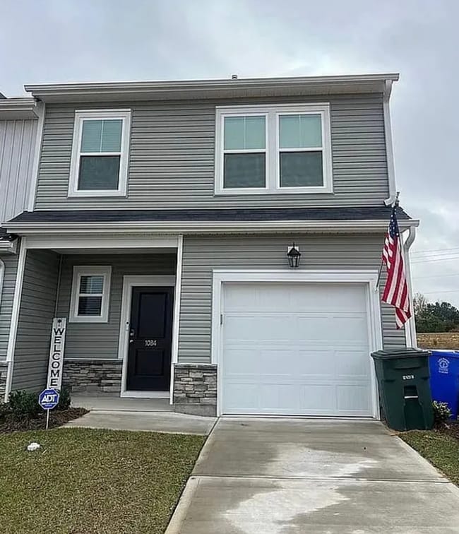 1084 Cornelia St in Elgin, SC - Building Photo - Building Photo