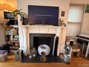 16 Davis Ave, Unit 4 in Brookline, MA - Foto de edificio - Building Photo