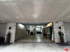 717 Highland Ave in Los Angeles, CA - Building Photo - Building Photo