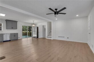 2928 Dover Dr NW in Duluth, GA - Foto de edificio - Building Photo