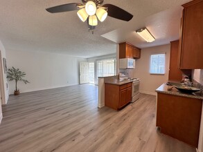 Sycamore Glen Apartments in Orange, CA - Building Photo - Building Photo