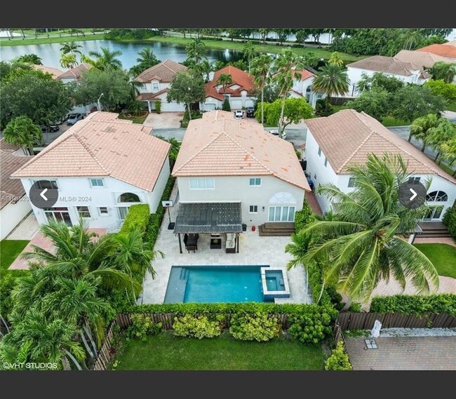 10942 NW 59th St in Doral, FL - Building Photo - Building Photo