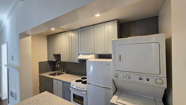 property at 723 Santa Barbara Pl