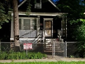 241 W 118th St in Chicago, IL - Building Photo