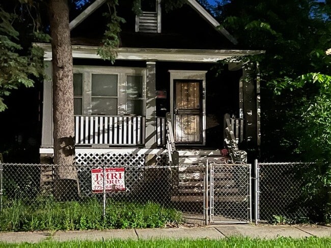 property at 241 W 118th St