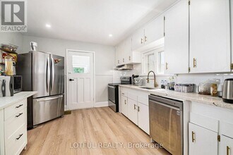 13 Pinehurst Ave in Ottawa, ON - Building Photo - Building Photo