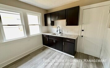 861 Helmsdale Rd in Cleveland Heights, OH - Building Photo - Building Photo