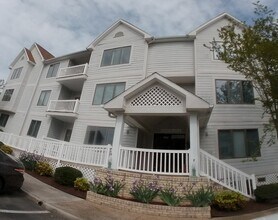 4 Harbor Watch Drive in Chesapeake, VA - Building Photo - Building Photo
