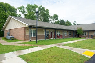 Woodlands Village II Apartments in La Fayette, GA - Building Photo
