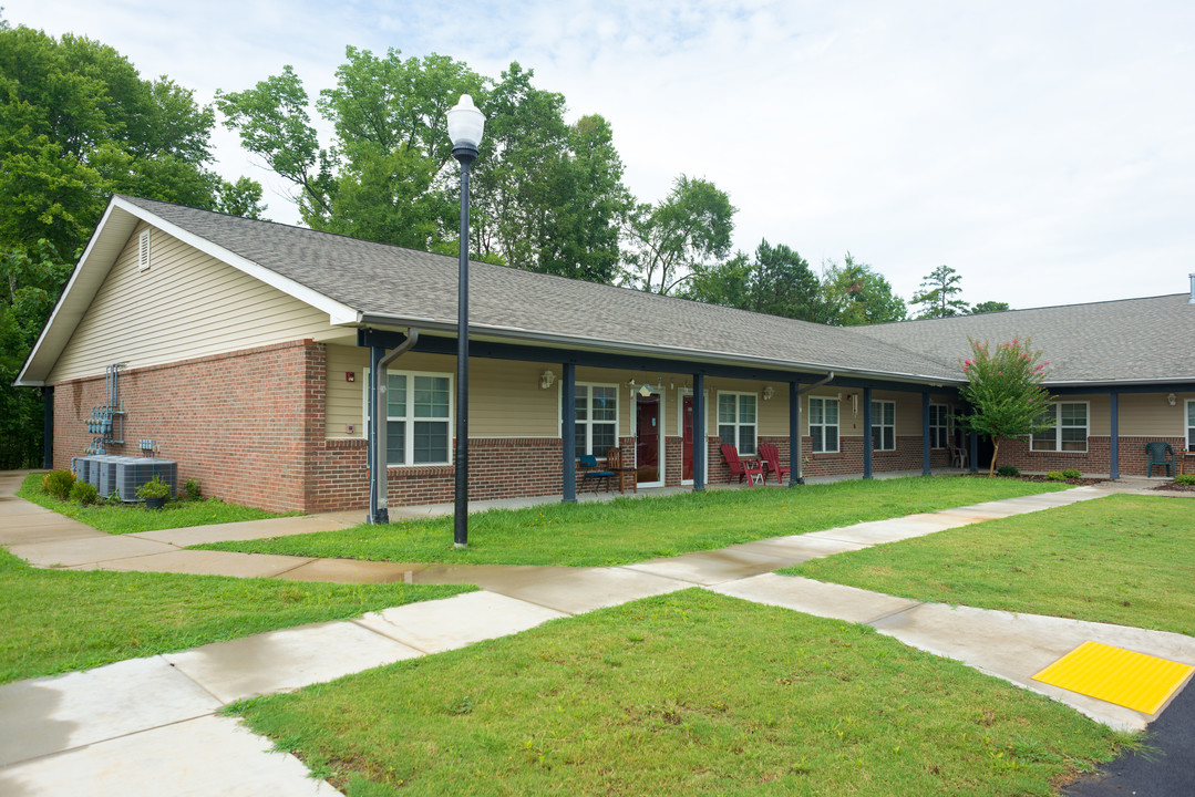 Woodlands Village II Apartments in La Fayette, GA - Foto de edificio