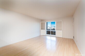646 Corbett Ave, Unit 305 in San Francisco, CA - Building Photo - Building Photo