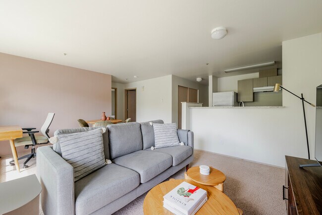 4740 21st Ave NE, Unit SI FL1-ID1013 in Seattle, WA - Building Photo - Building Photo