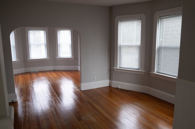 22 Woonasquatucket Ave, Unit 2nd Floor