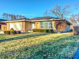 3316 Brookmeade Dr in Rolling Meadows, IL - Building Photo