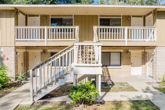 Cedar Ridge Apartments in Gainesville, FL - Foto de edificio - Building Photo