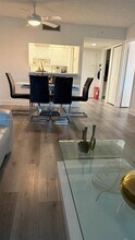 140 Lakeview Dr, Unit 208 in Weston, FL - Foto de edificio - Building Photo