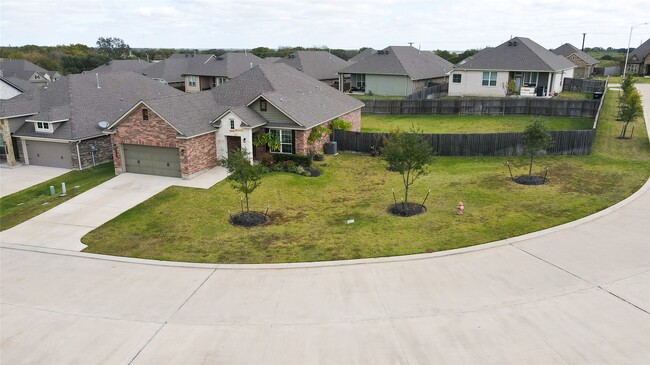 912 Farm Path in Brenham, TX - Building Photo - Building Photo