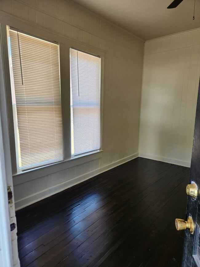 107 S 25th St in Temple, TX - Building Photo - Building Photo