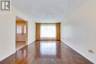 55 Milano Ct in Hamilton, ON - Building Photo - Building Photo