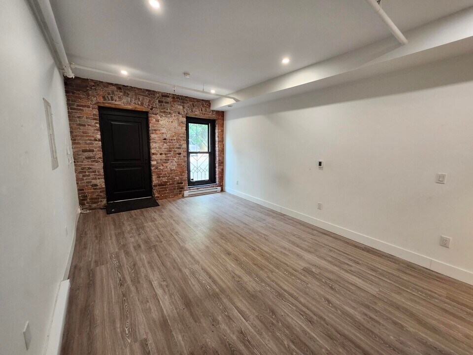 57 Canterbury St in Saint John, NB - Building Photo