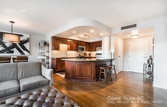 803 W 48th St-Unit -504 in Kansas City, MO - Foto de edificio - Building Photo