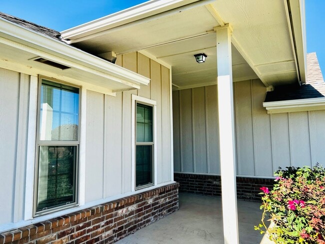 2300 Alta Vista Ln in Edmond, OK - Building Photo - Building Photo