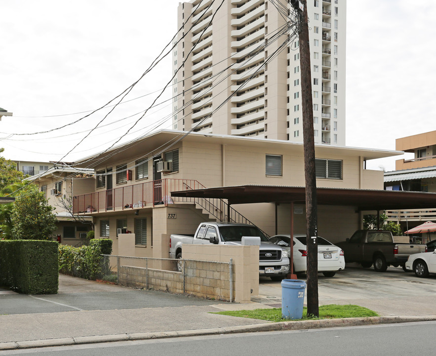 737 Lukepane Ave in Honolulu, HI - Building Photo