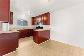 517 Ximeno Ave in Long Beach, CA - Building Photo - Building Photo