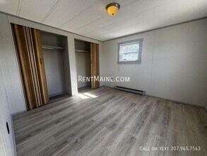 513 Main St in Vassalboro, ME - Foto de edificio - Building Photo