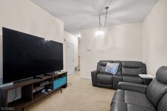 137 Stratford Dr in Nutley, NJ - Building Photo - Building Photo