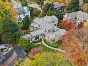 5969 N Shore Dr in Whitefish Bay, WI - Building Photo - Building Photo